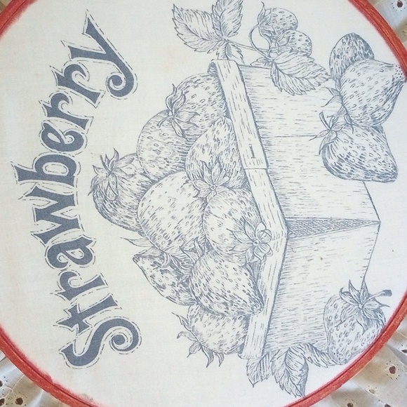 Vintage Strawberry Decor in Embroidery Hoop w/ Eyelet Trim - Picture 2 of 4